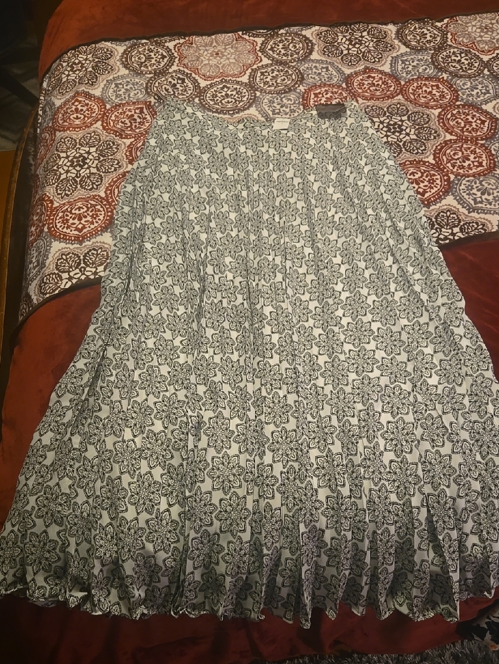 Banana Republic Black and White Floral Pleated Skirt